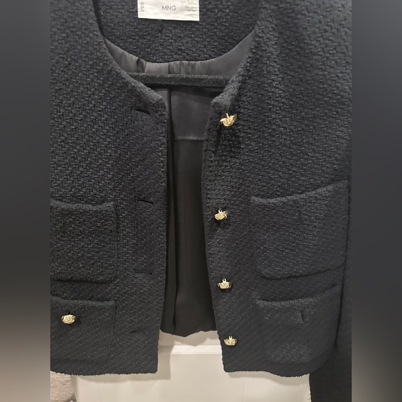 Old money Cotton Blend Tweed Jacket black with gold buttons

 Lady jacket Mango - Picture 7 of 15